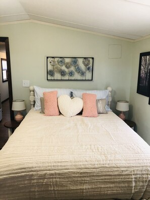 3 habitaciones, tabla de planchar con plancha, wifi y ropa de cama