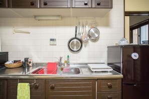 Fridge, microwave, stovetop, cookware/dishes/utensils