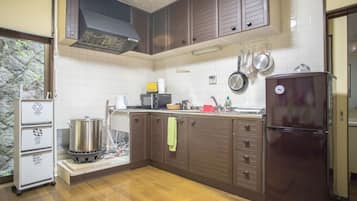 Fridge, microwave, stovetop, cookware/dishes/utensils