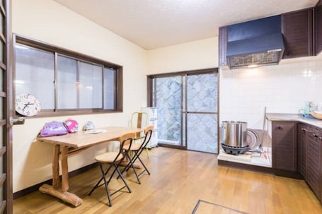 Dining. Private Comfortable tatami room with Japanesestyle art someya / Kyoto Kyōto