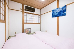 2 bedrooms, desk, free WiFi, bed sheets - Private Comfortable tatami room with Japanesestyle art someya / Kyoto Kyōto (Kyoto)