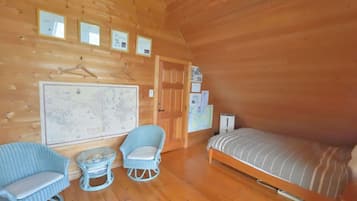 2 bedrooms, desk, free WiFi, bed sheets