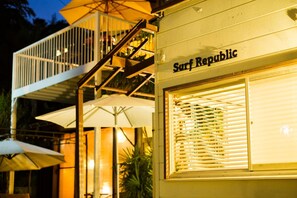 Exterior detail - Surf RepublicLDKAcross the beach Dogs welcome / Ashigarashimo-gun Kanagawa (Ashigarashimo-gun)