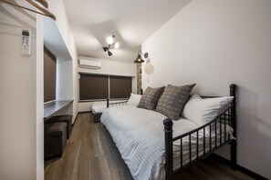 2 bedrooms, desk, iron/ironing board, free WiFi