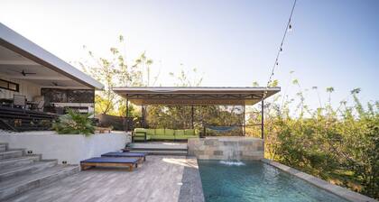 2 Bedroom House with Spacious Outdoor Area and pool