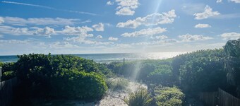 Comfy Beach House on Vero Beach