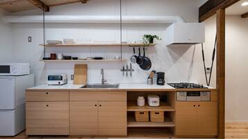 Fridge, microwave, stovetop, cookware/dishes/utensils