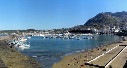 Captivating 2-bed Villa in Forio - Enjoy a Yacht
