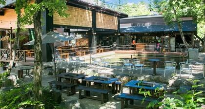 Log style family type pet OK / Gujo Gifu