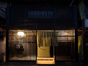 Exterior detail - 8 minutes from Kyoto Station Kyomachiya Goemon bat / Kyoto Kyōto (Kyoto)