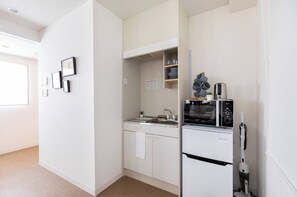 Fridge, microwave, stovetop, electric kettle