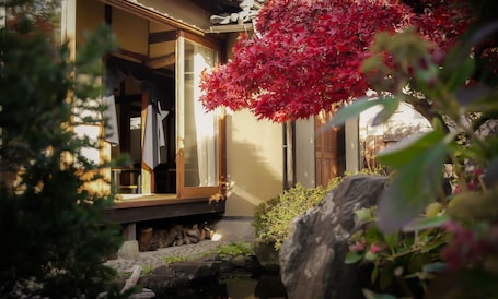 Exterior detail. Limited to one group one building rented an old / Nagano Nagano