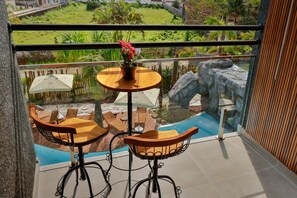 Premium Suite | Individually decorated, individually furnished, soundproofing, free WiFi