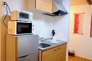 Fridge, microwave, stovetop