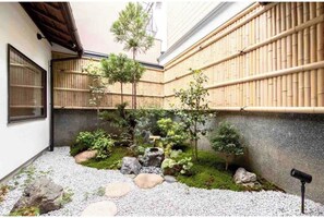 Property grounds - Tsurui Goshonishi Tsurui Goshonishi Kyomachiya / Kyoto Kyōto (Kyoto)