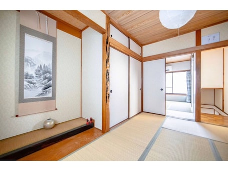 Interior. Hiwa Nishijin charter / Kyoto Kyōto