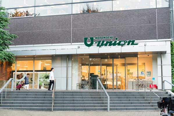 Exterior detail - HAMA HILLS Shinjuku 5minute walk to NishiShinj / Shinjuku-ku Tokyo (Shinjuku-ku)