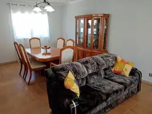 Living room - Remarkable 3-bed House in Tomar, Portugal (Tomar)