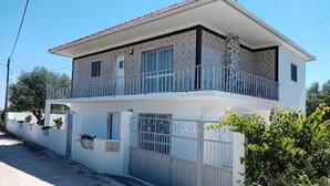 Unclassified image, 3 of 18, button - Remarkable 3-bed House in Tomar, Portugal (Tomar)