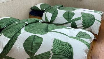 1 habitación, escritorio, wifi gratis y ropa de cama