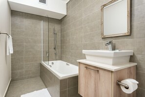 Luxury Apartment | Bathroom | Hair dryer, towels - Waters Edge 318 (Cape Town)