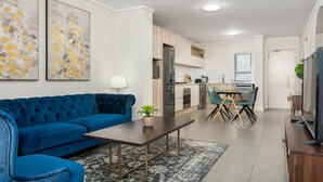 Luxury Apartment | Living area - Waters Edge 318 (Cape Town)