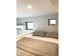 1 bedroom, desk, free WiFi, bed sheets