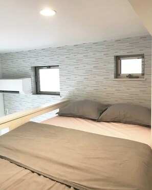 1 habitación, escritorio, wifi gratis y ropa de cama