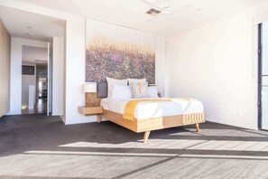 4 bedrooms, desk, iron/ironing board, travel crib