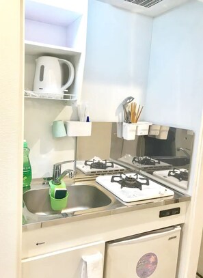 冰箱、炉灶、厨具/餐具