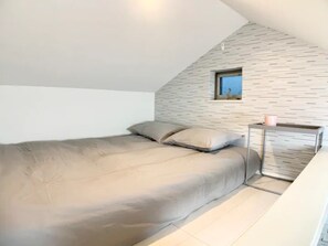 1 habitación, escritorio, wifi gratis y ropa de cama