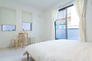 4 bedrooms, desk, free WiFi, bed sheets