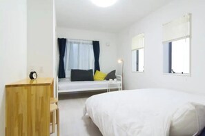 4 bedrooms, desk, free WiFi, bed sheets