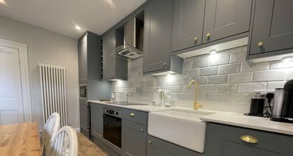 Shelley Cottage -  a house that sleeps 4 guests  in 2 bedrooms