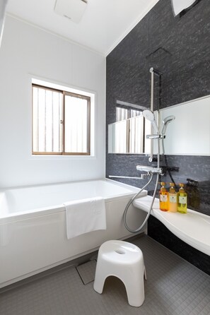 Hair dryer, towels - Hotel for rent with terrace  Full of latest equip / Osaka Ōsaka (Osaka)