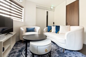 TV - Hotel for rent with terrace  Full of latest equip / Osaka Ōsaka (Osaka)