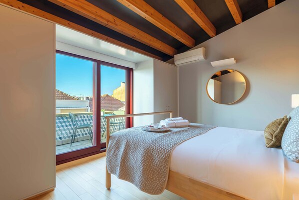 3 bedrooms, iron/ironing board, travel cot, WiFi