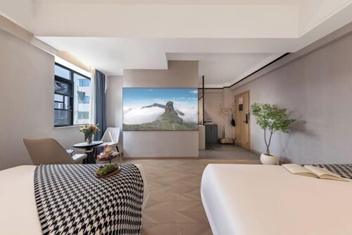 Tongren Grand Hotel (Tongren High-speed Railway Station Ancient City Pedestrian Street Branch)