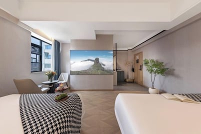 Tongren Grand Hotel (Tongren High-speed Railway Station Ancient City Pedestrian Street Branch)