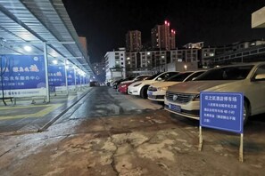 Property grounds - Tongren Grand Hotel (Tongren High-speed Railway Station Ancient City Pedestrian Street Branch) (Tongren)