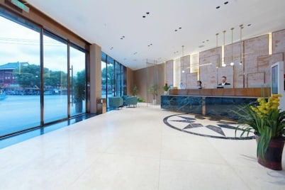 Tongren Grand Hotel (Tongren High-speed Railway Station Ancient City Pedestrian Street Branch)