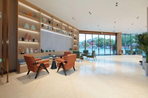 Tongren Grand Hotel (Tongren High-speed Railway Station Ancient City Pedestrian Street Branch)