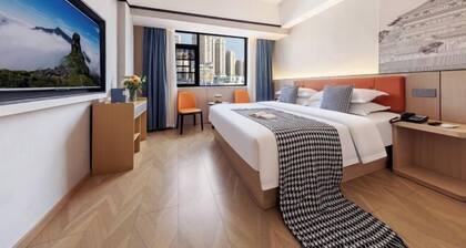 Tongren Grand Hotel (Tongren High-speed Railway Station Ancient City Pedestrian Street Branch)