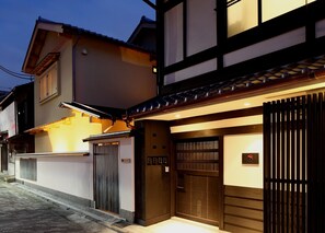 Exterior detail - Kyoyado USAGI OSORA 2nd floor wwide view  sun / Kyoto Kyōto (Kyoto)