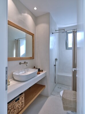 Combined shower/tub, hair dryer, towels, soap
