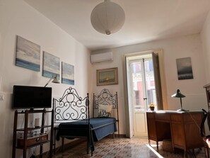 House | Living room | Flat-screen TV - Casa Negli Iblei - South East Sicily (Canicattini Bagni)