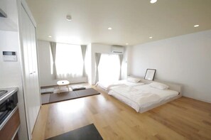 1 bedroom, desk, free WiFi, bed sheets