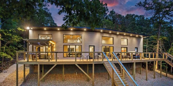 Exterior - Modern OZ Cabin @ Summit School Trail (Bella Vista)