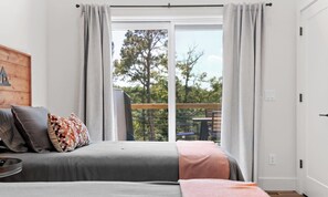 2 habitaciones, tabla de planchar con plancha, wifi y ropa de cama 