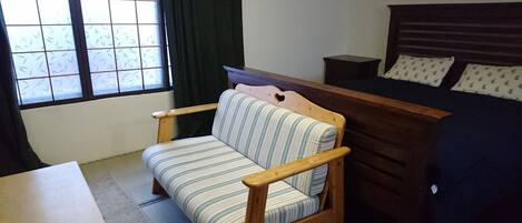 1 多间卧室、办公桌、免费 WiFi、床单